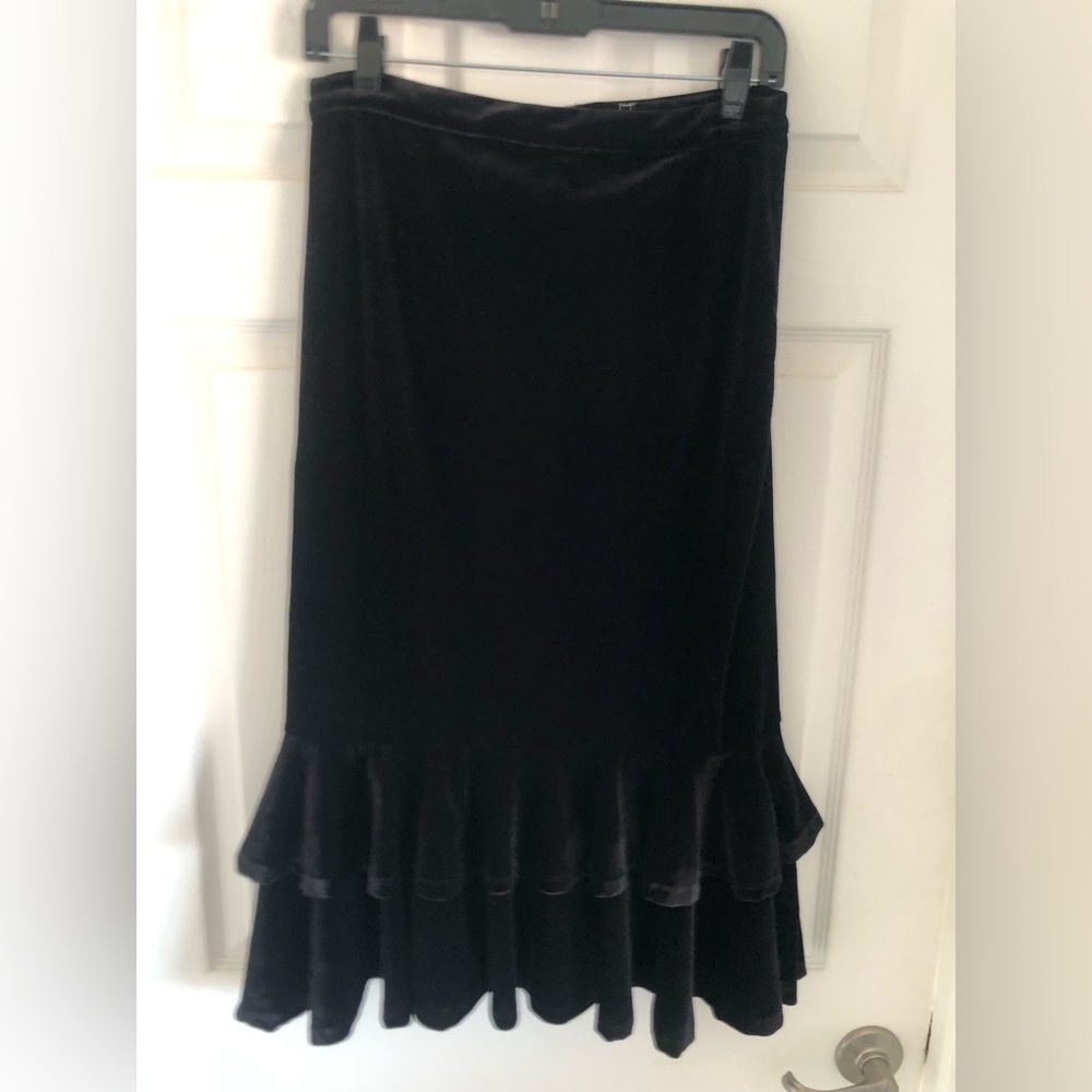 Gianni Bini midi black velvet,ruffled tiered skirt. - Picture 9 of 13